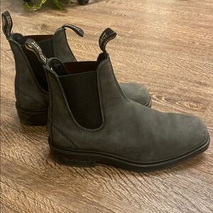 Blundstone Black Chelsea Boots with Elastic Panels